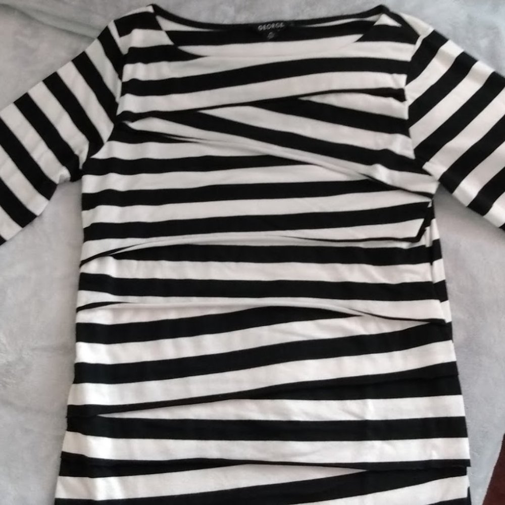 3/4 length sleeved striped top